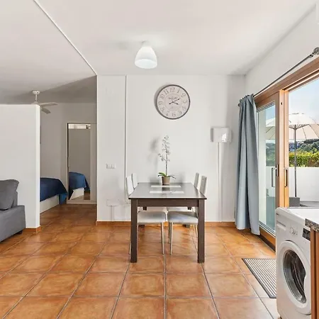 Charming With Big Terrace Apartment *