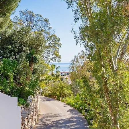 Charming With Big Terrace *