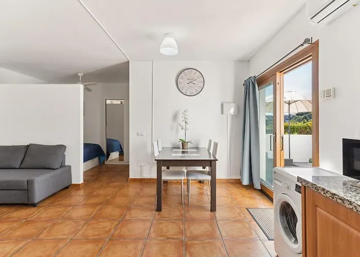 Charming With Big Terrace Apartment *