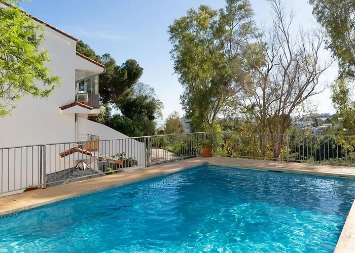 Charming With Big Terrace Apartment